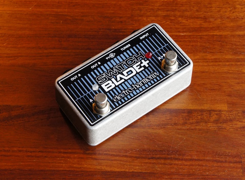 Conmutador A/B Electro-Harmonix Blade+
