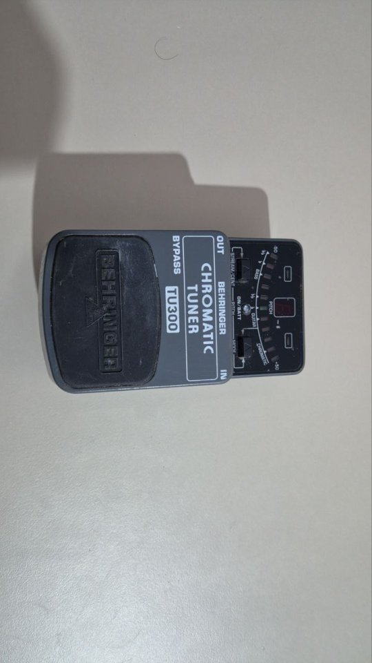 Behringer TU300 pedal afinador de segunda mano · Foto 3 de 3 · Badajoz · 15 €