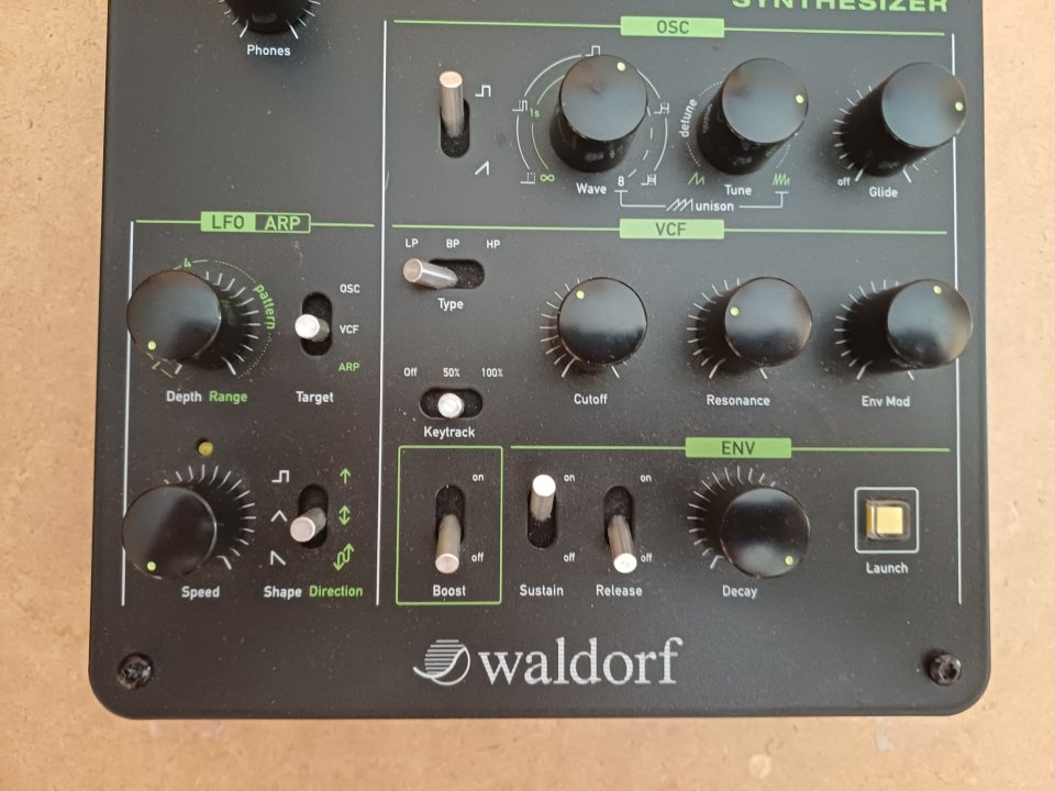 Sintetizador Waldorf Rocket de segunda mano · Foto 2 de 3 · Valencia · 200 €