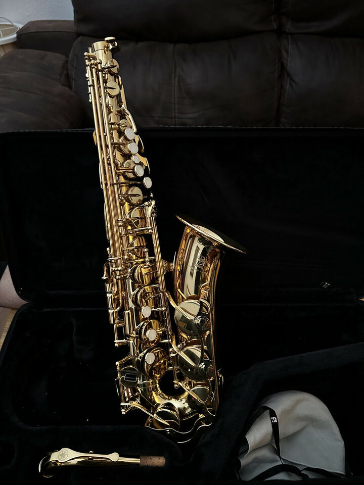 Saxofón YAS-280 con maleta y dos meses de uso.