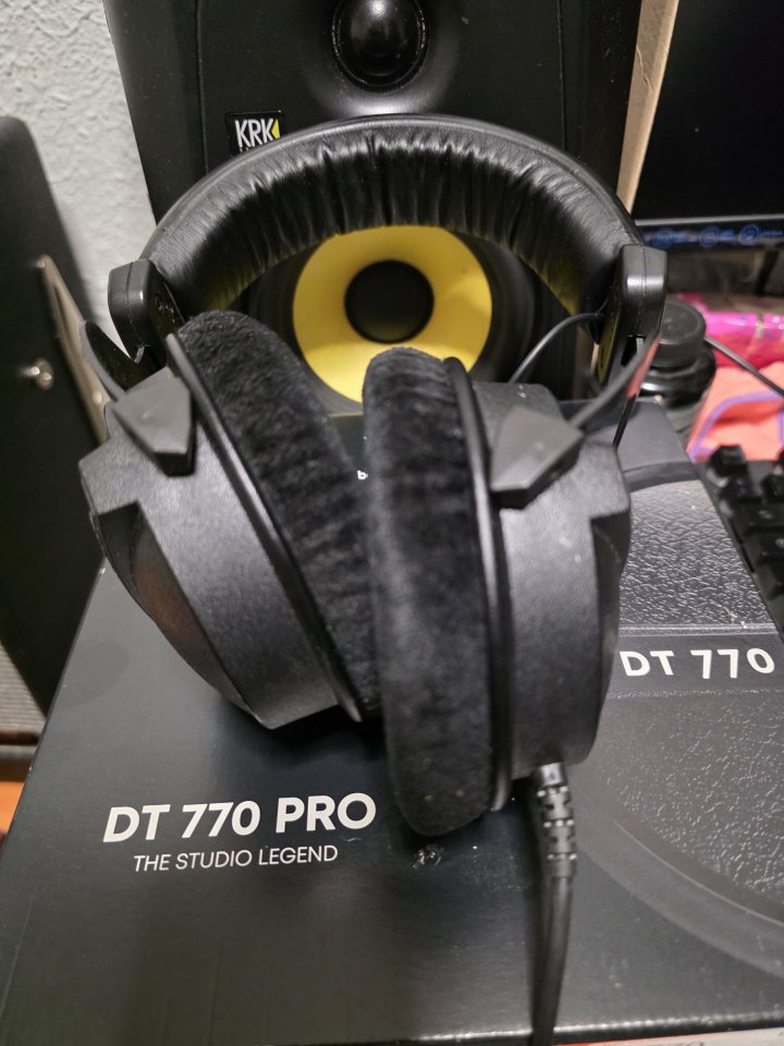Auriculares Beyerdynamic DT 770 Pro 80 ohmios en edición limitada negra de segunda mano · Foto 3 de 4 · Valencia · 100 €