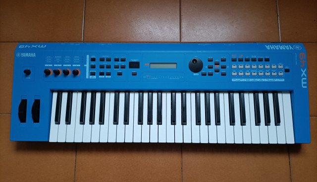 Teclado/sintetizador Yamaha MX49 Blue, muy buen estado,PORTE INCLUIDO