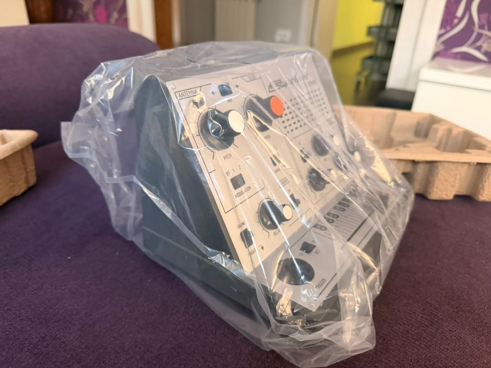 Stylophone Theremin nuevo a estrenar con caja original de segunda mano · Foto 2 de 7 · Girona · 99 €