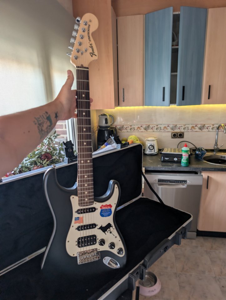 Fender Stratocaster Highway One HSS (USA) - ¡A ESTRENAR / ESTADO DE COLECCIÓN! de segunda mano · Foto 4 de 7 · Toledo · 1595 €