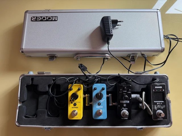 Mooer Firefly Hardcase con Pedales Donner. de segunda mano · Zamora · 90 €