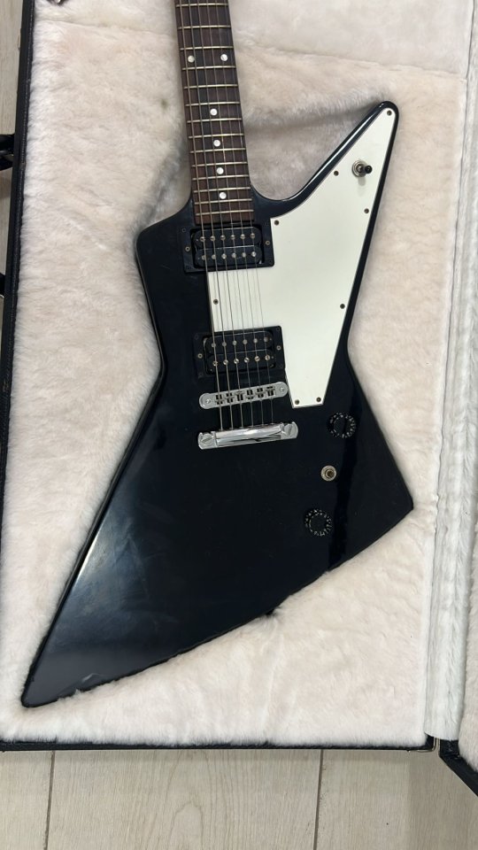 Vendo Gibson Explorer '76 (fabricada en 2008). Incluye estuche original. de segunda mano · Foto 5 de 10 · Melilla · 1750 €