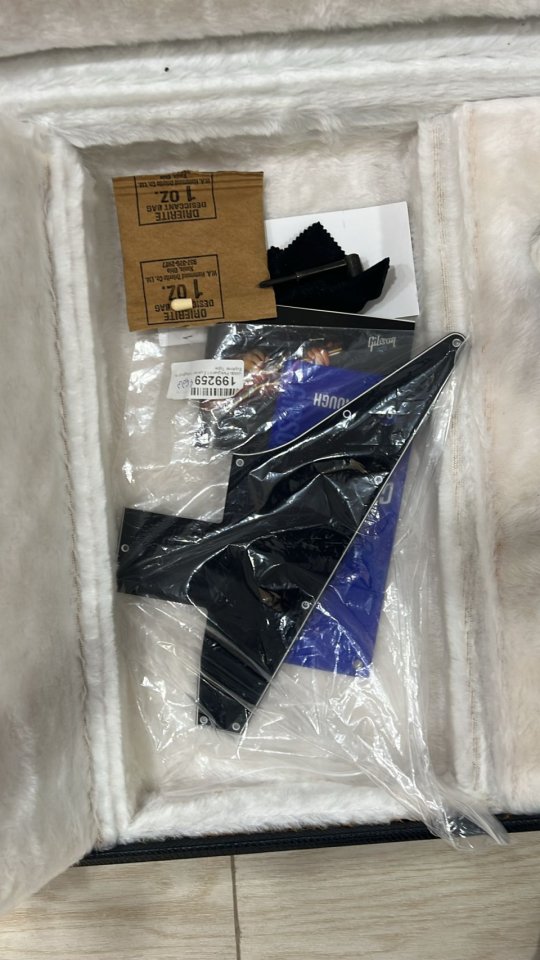 Vendo Gibson Explorer '76 (fabricada en 2008). Incluye estuche original. de segunda mano · Foto 6 de 10 · Melilla · 1750 €