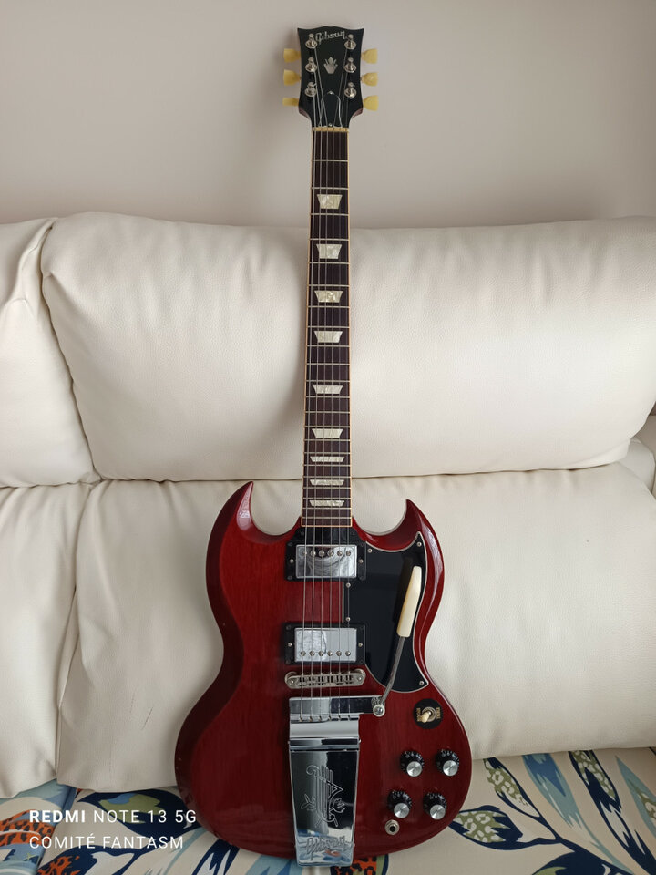 Gibson SG Original maestro vibrola dark cherry, espectacular