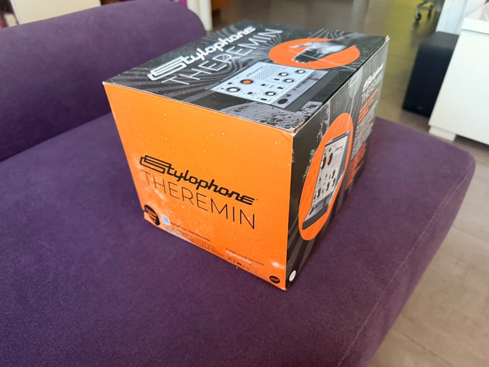 Stylophone Theremin nuevo a estrenar con caja original de segunda mano · Foto 5 de 7 · Girona · 99 €