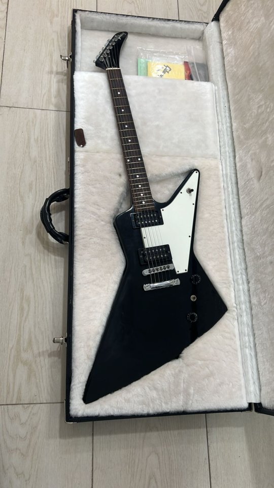 Vendo Gibson Explorer '76 (fabricada en 2008). Incluye estuche original. de segunda mano · Foto 7 de 10 · Melilla · 1750 €