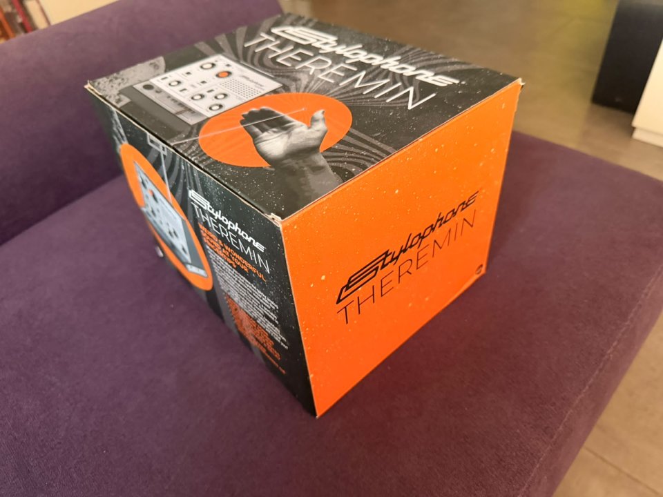 Stylophone Theremin nuevo a estrenar con caja original de segunda mano · Foto 7 de 7 · Girona · 99 €