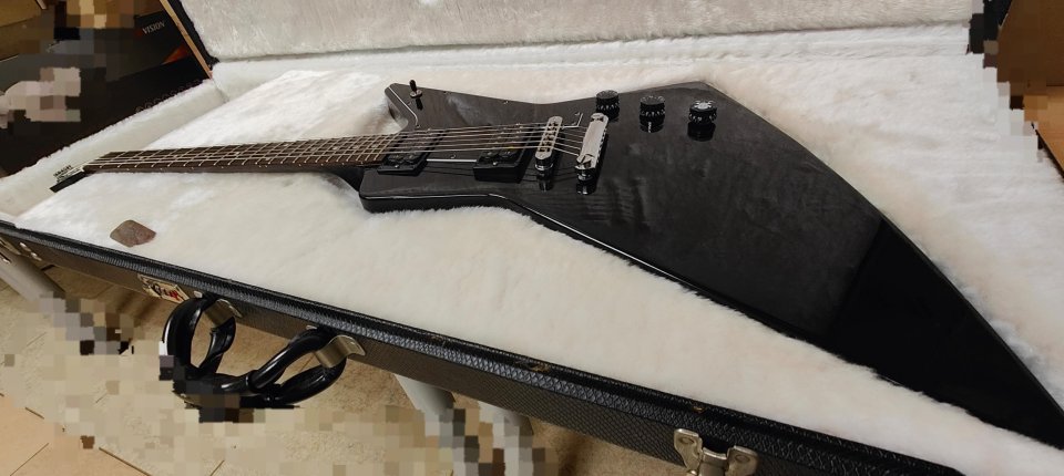 Vendo Gibson Explorer '76 (fabricada en 2008). Incluye estuche original. de segunda mano · Foto 9 de 10 · Melilla · 1750 €