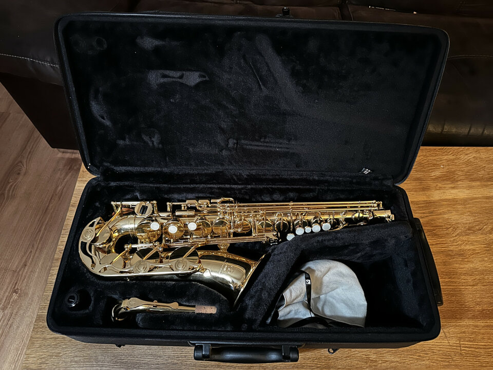 Saxofón YAS-280 con maleta y dos meses de uso.