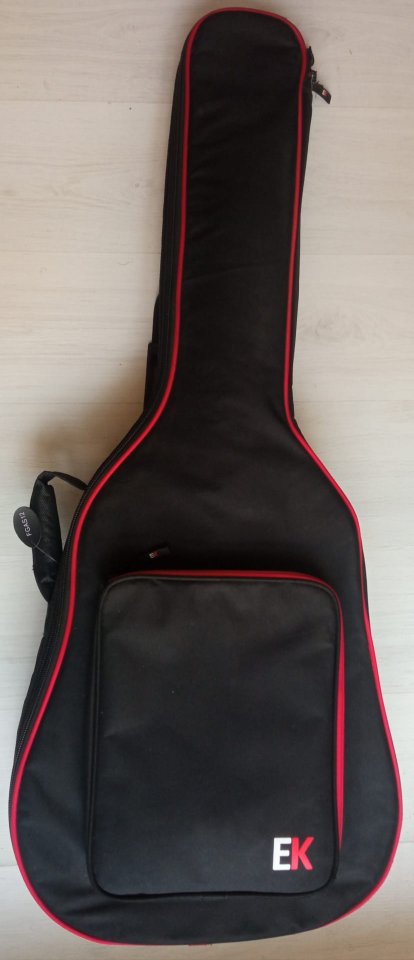 Guitarra clásica Admira Malaga ECF con cutaway de segunda mano · Foto 7 de 8 · Cantabria · 250 €