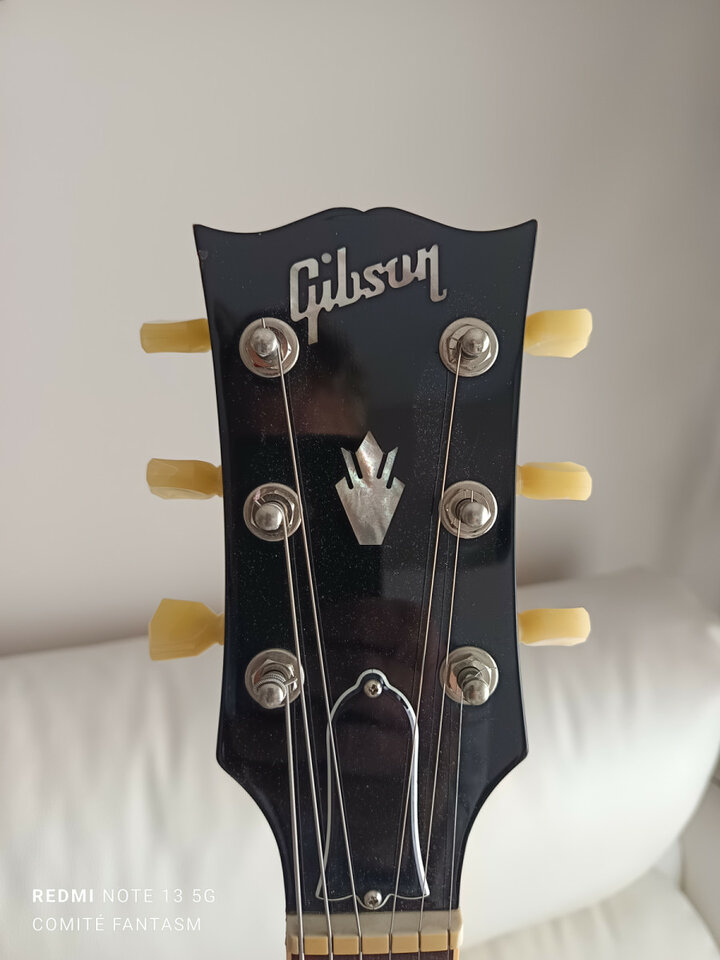 Gibson SG Original maestro vibrola dark cherry, espectacular