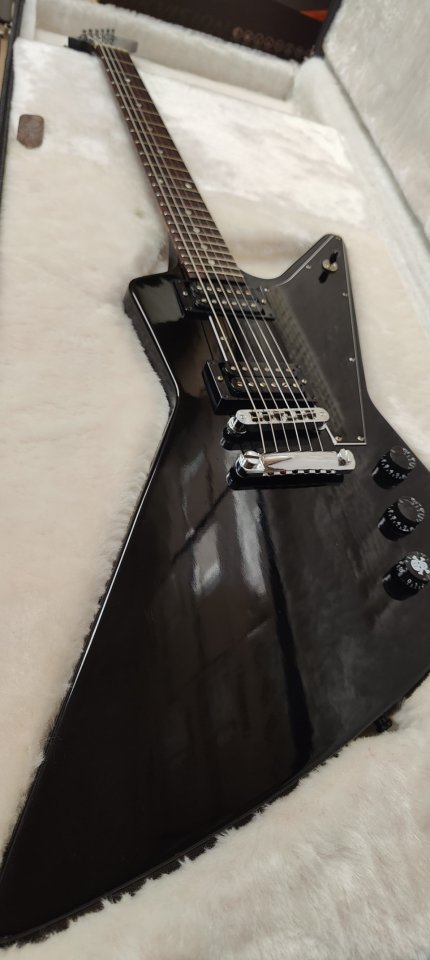 Vendo Gibson Explorer '76 (fabricada en 2008). Incluye estuche original. de segunda mano · Foto 10 de 10 · Melilla · 1750 €