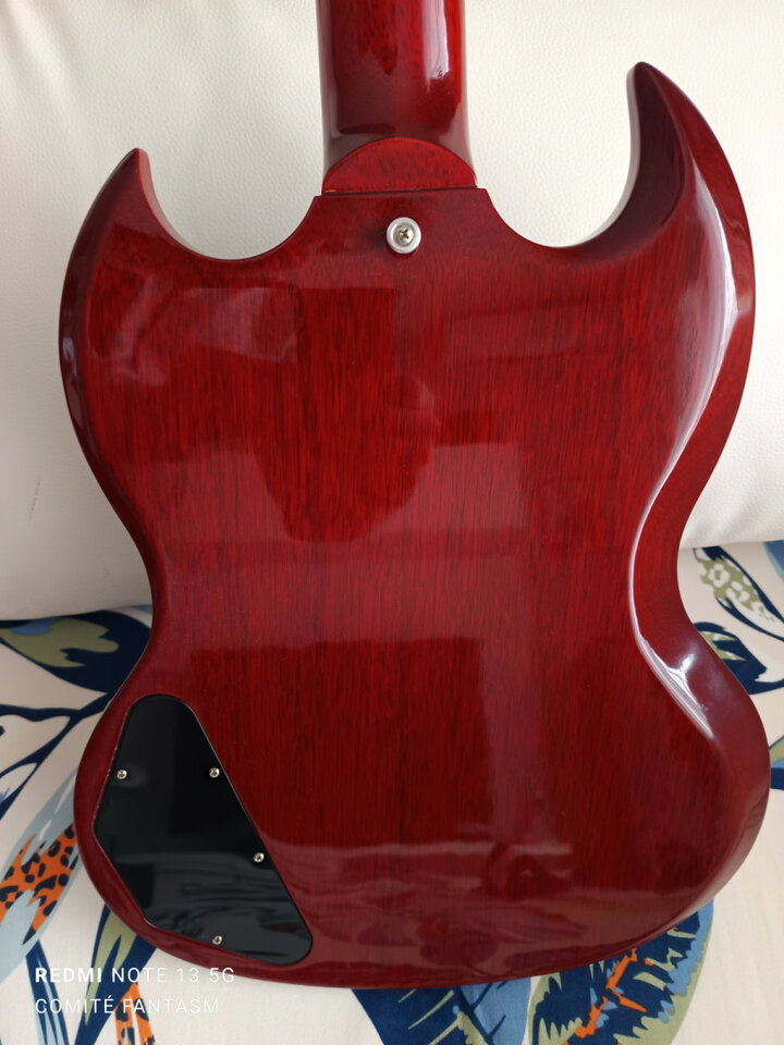 Gibson SG Original maestro vibrola dark cherry, espectacular