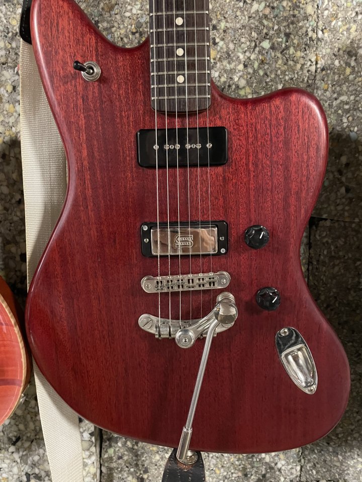 Fender Jaguar muy tuneada de segunda mano · Foto 1 de 8 · Cantabria · 450 €