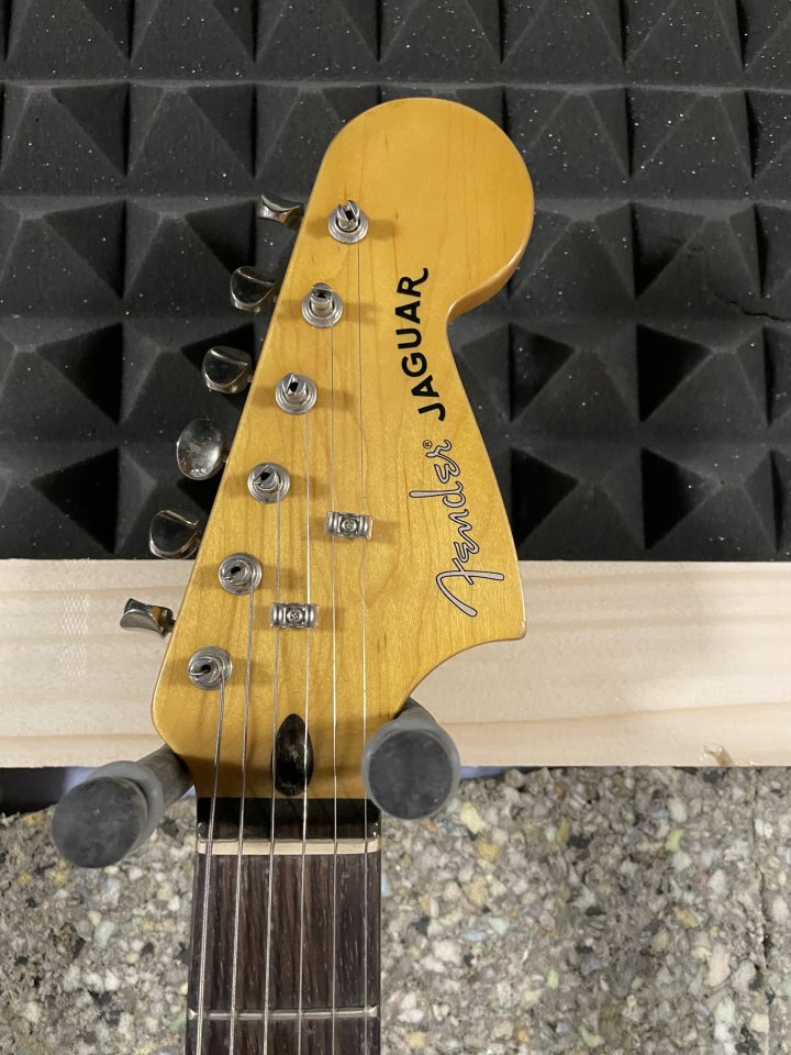 Fender Jaguar muy tuneada de segunda mano · Foto 2 de 8 · Cantabria · 450 €