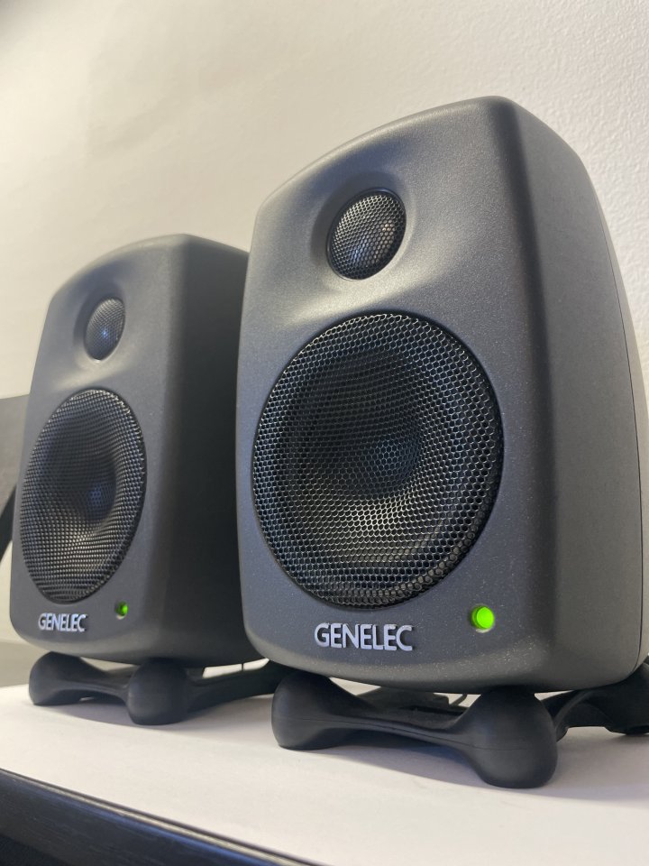 Genelec 6010A Monitores de Estudio Activos – Como nuevos, Excelente Estado