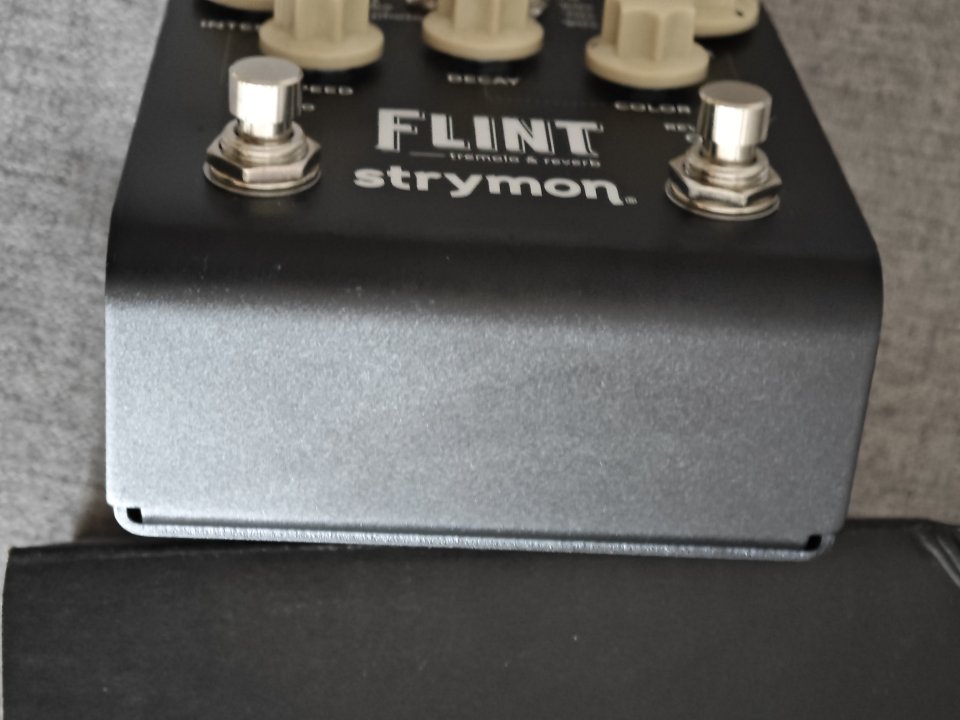 Strymon Flint v2 de segunda mano · Foto 3 de 7 · Girona · 300 €