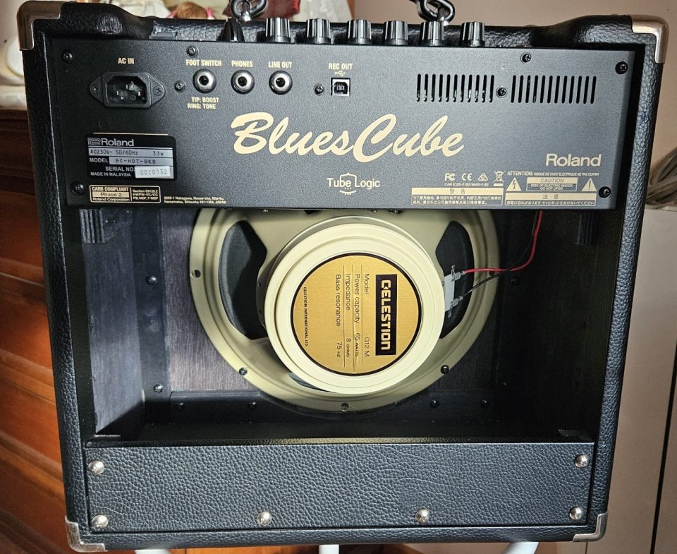 Roland Blues Cube Hot 30W "British EL84" de segunda mano · Foto 2 de 10 · Tarragona · 490 €