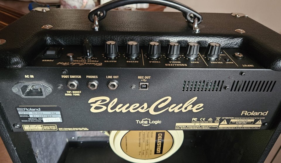 Roland Blues Cube Hot 30W "British EL84" de segunda mano · Foto 7 de 10 · Tarragona · 490 €