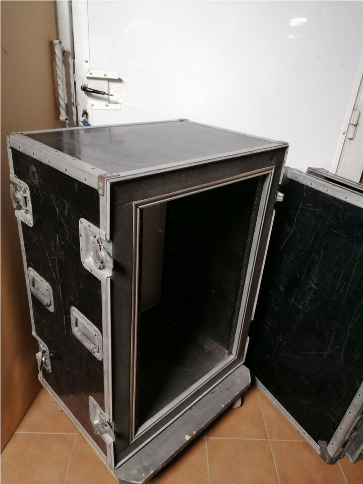 Rack de 17U acolchado con ruedas y asas