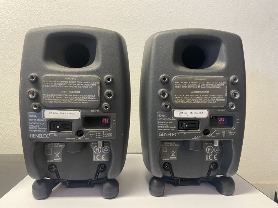 Genelec 6010A Monitores de Estudio Activos – Como nuevos, Excelente Estado