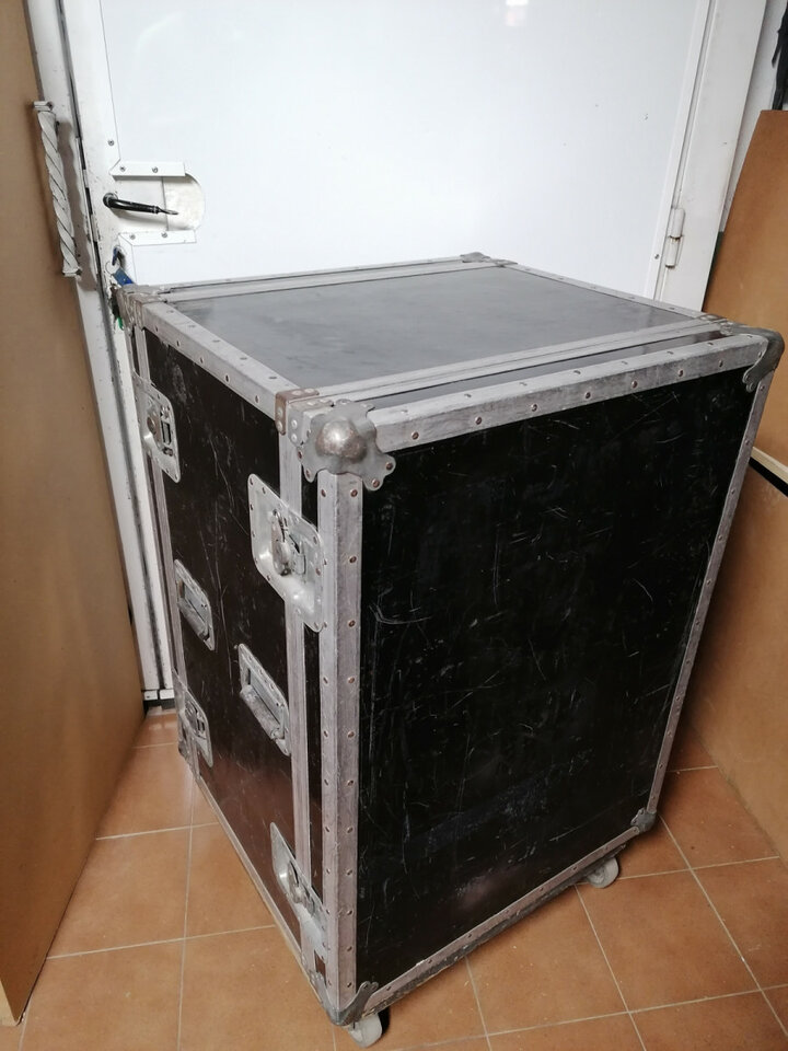 Rack de 17U acolchado con ruedas y asas