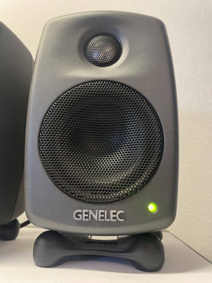 Genelec 6010A Monitores de Estudio Activos – Como nuevos, Excelente Estado