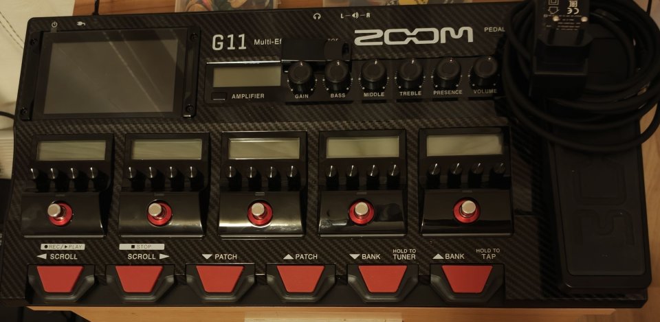 Pedalera multiefecto zoom g11 de segunda mano · Foto 3 de 3 · Asturias · 300 €