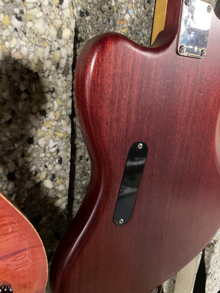 Fender Jaguar muy tuneada de segunda mano · Foto 8 de 8 · Cantabria · 450 €