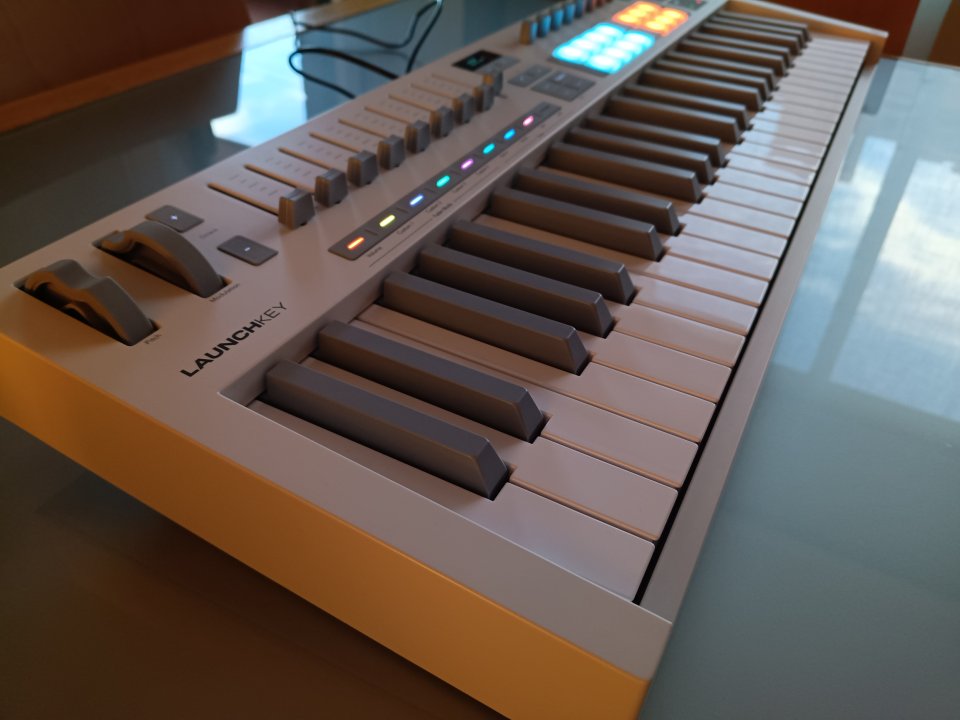 Novation Launchkey 49 mk4 de segunda mano · Foto 1 de 5 · Zamora · 160 €