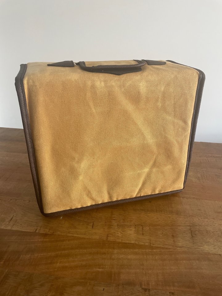 Fender Champ ‘57 Custom - Corona, CA de segunda mano · Foto 5 de 5 · Granada · 1200 €