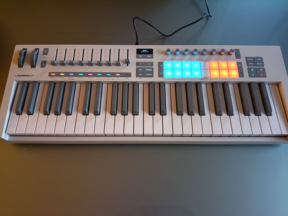 Novation Launchkey 49 mk4 de segunda mano · Foto 2 de 5 · Zamora · 160 €