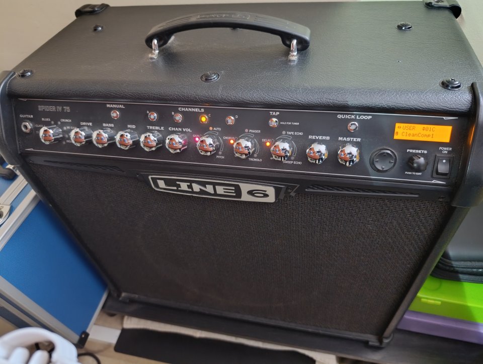 Line 6 Spider IV 75 w + Pedalera FBV Shortboard MkII