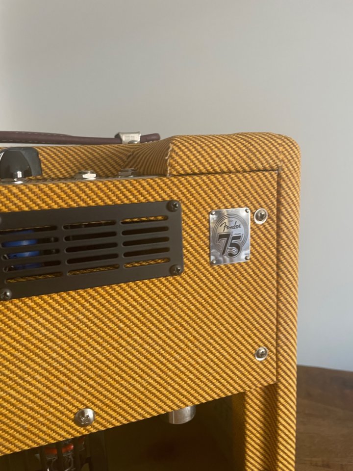 Fender Champ ‘57 Custom - Corona, CA de segunda mano · Foto 3 de 5 · Granada · 1200 €