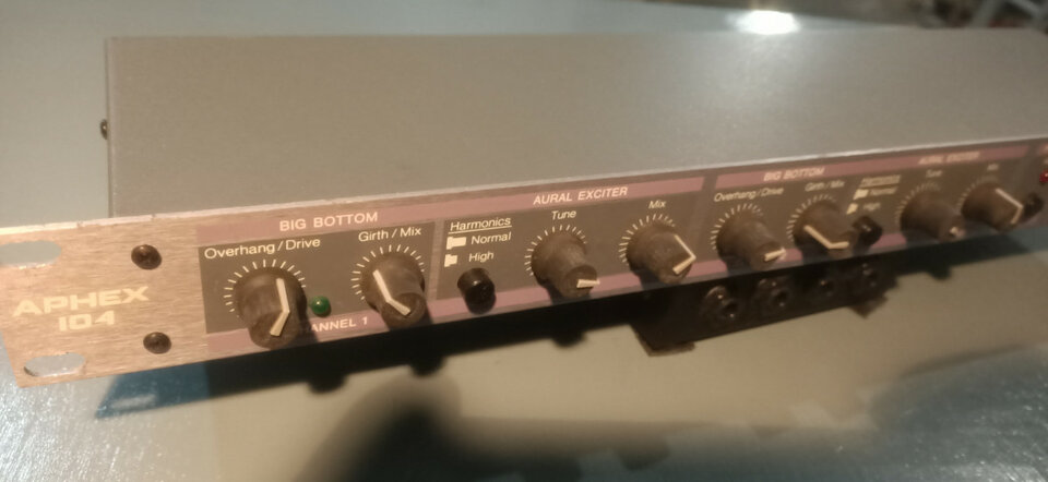 Aphex 104 Aural Exciter Type C2 with Big Bottom de segunda mano · Foto 3 de 5 · Pontevedra · 280 €