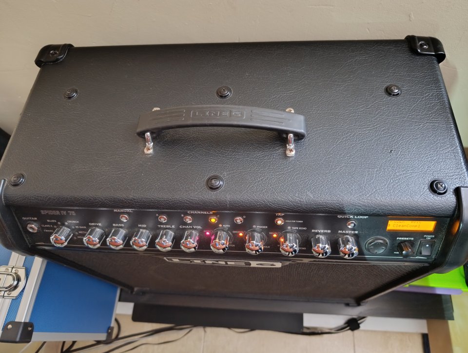 Line 6 Spider IV 75 w + Pedalera FBV Shortboard MkII