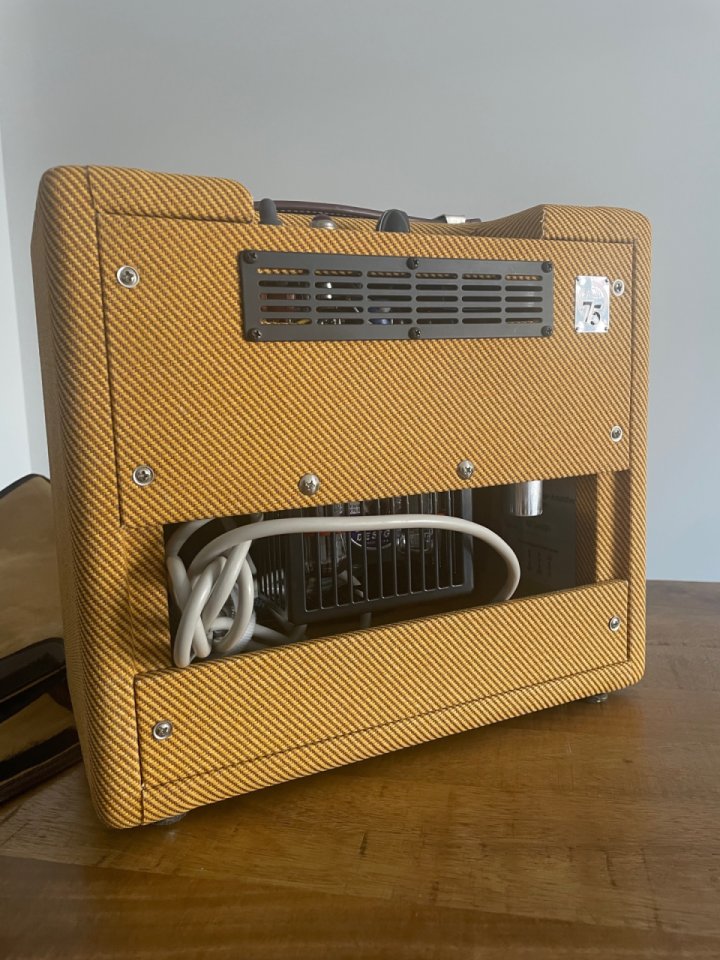 Fender Champ ‘57 Custom - Corona, CA de segunda mano · Foto 2 de 5 · Granada · 1200 €
