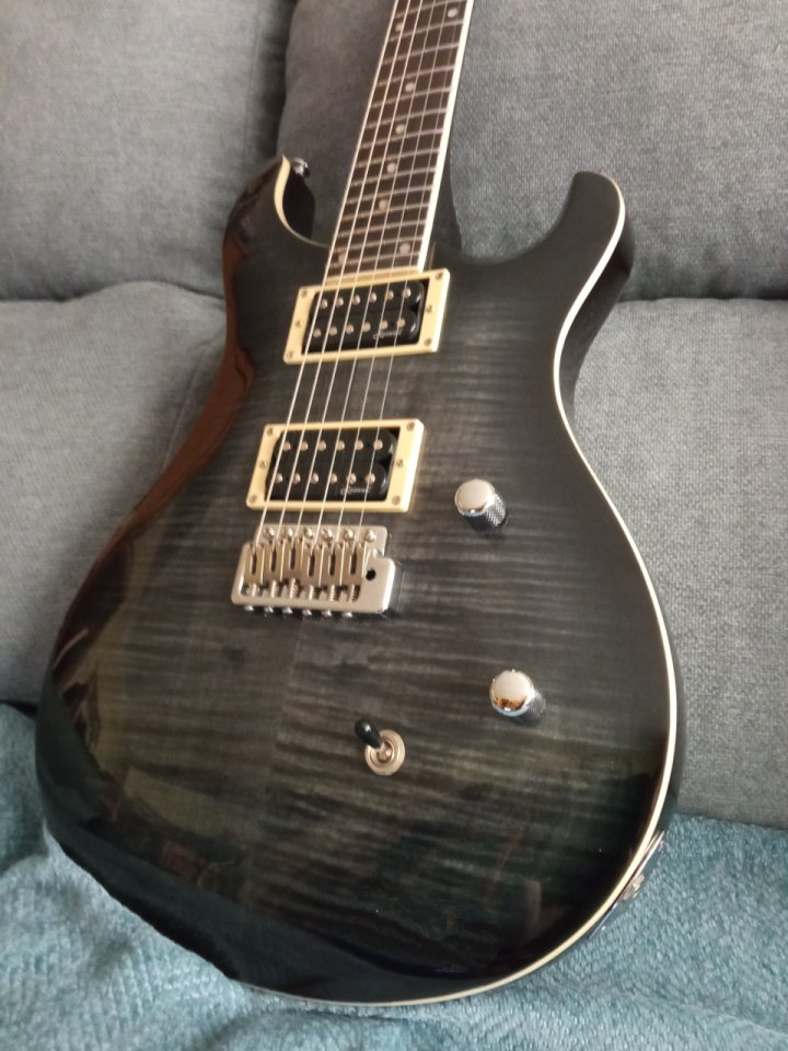 Harley Benton CST-24T Black Flame Deluxe Series de segunda mano · Foto 1 de 10 · Pontevedra · 160 €