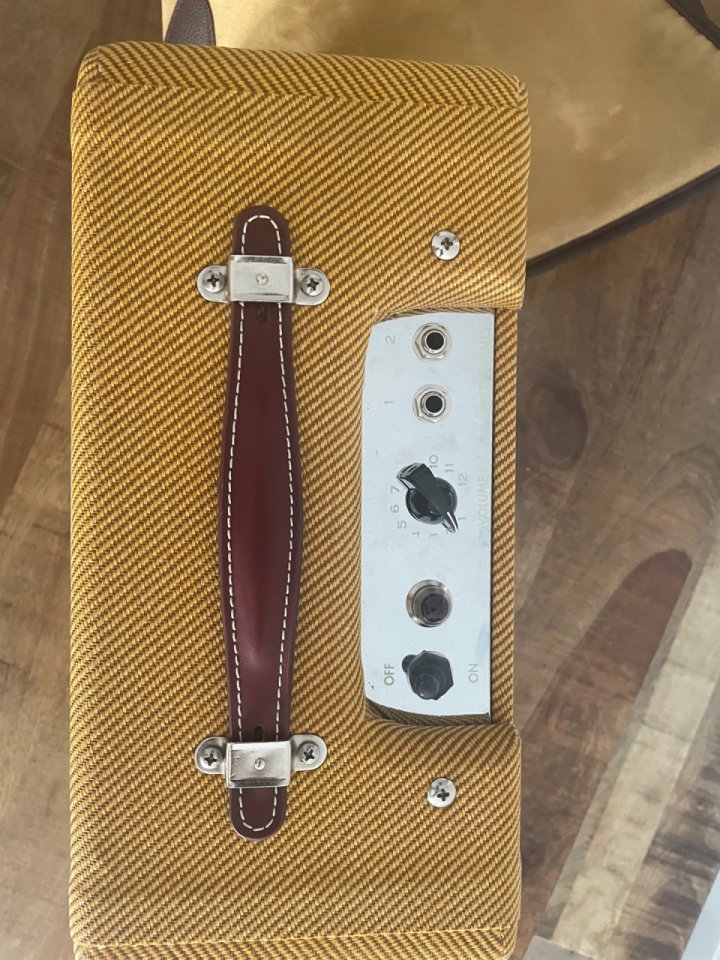 Fender Champ ‘57 Custom - Corona, CA de segunda mano · Foto 4 de 5 · Granada · 1200 €