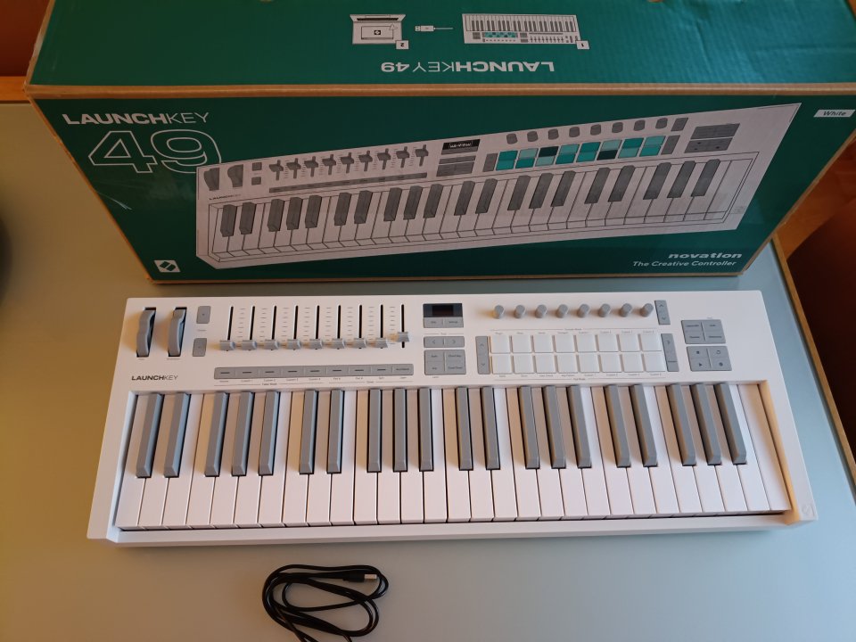 Novation Launchkey 49 mk4 de segunda mano · Foto 5 de 5 · Zamora · 160 €