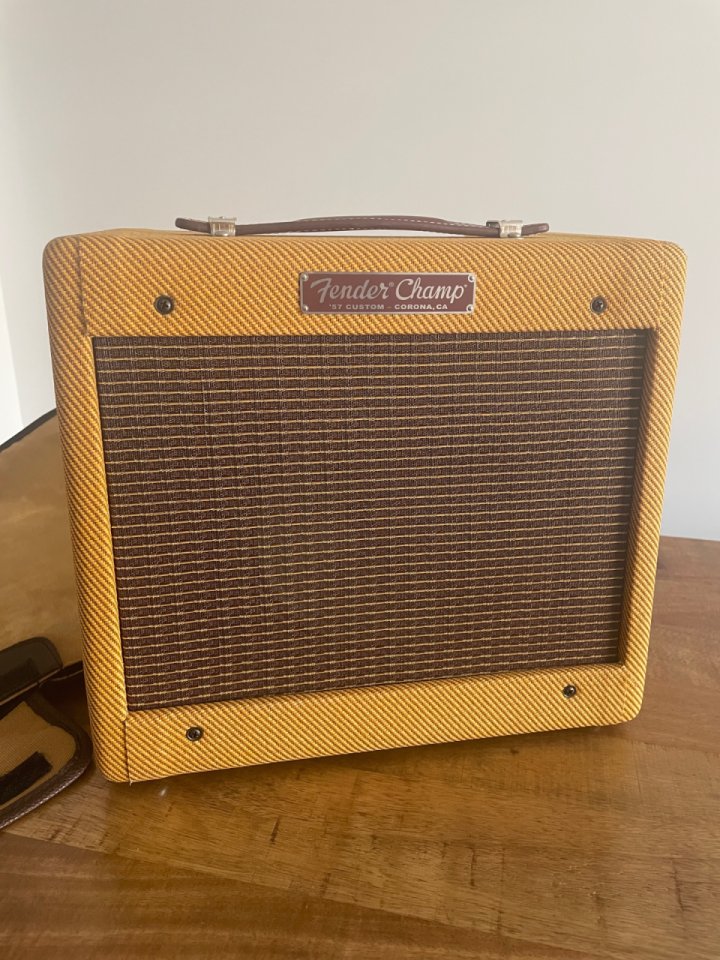 Fender Champ ‘57 Custom - Corona, CA de segunda mano · Foto 1 de 5 · Granada · 1200 €