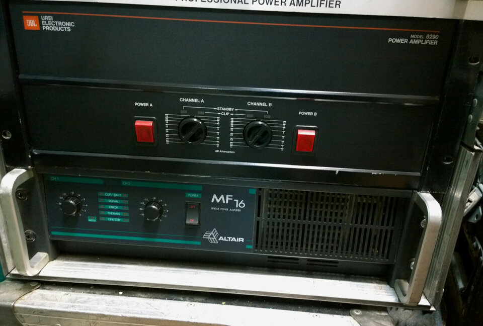 Etapa de potencia UREI - JBL