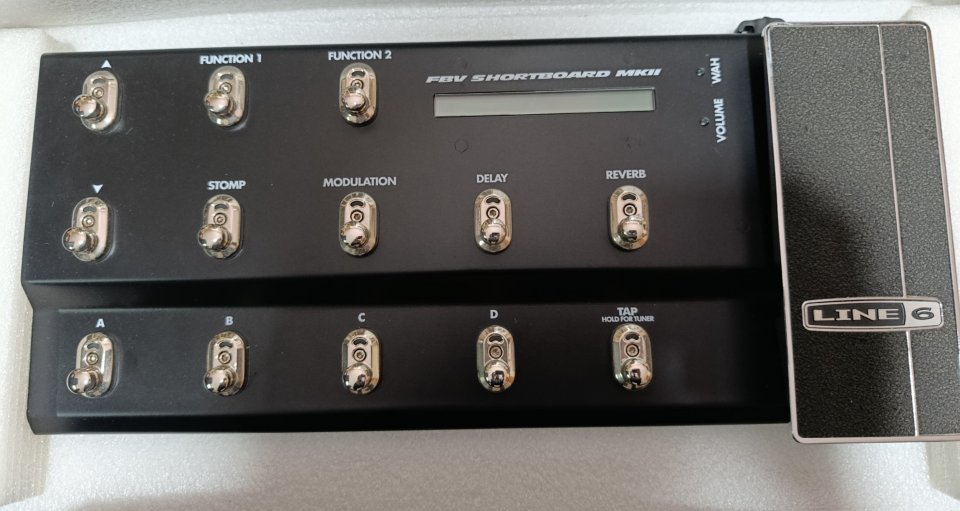 Line 6 Spider IV 75 w + Pedalera FBV Shortboard MkII