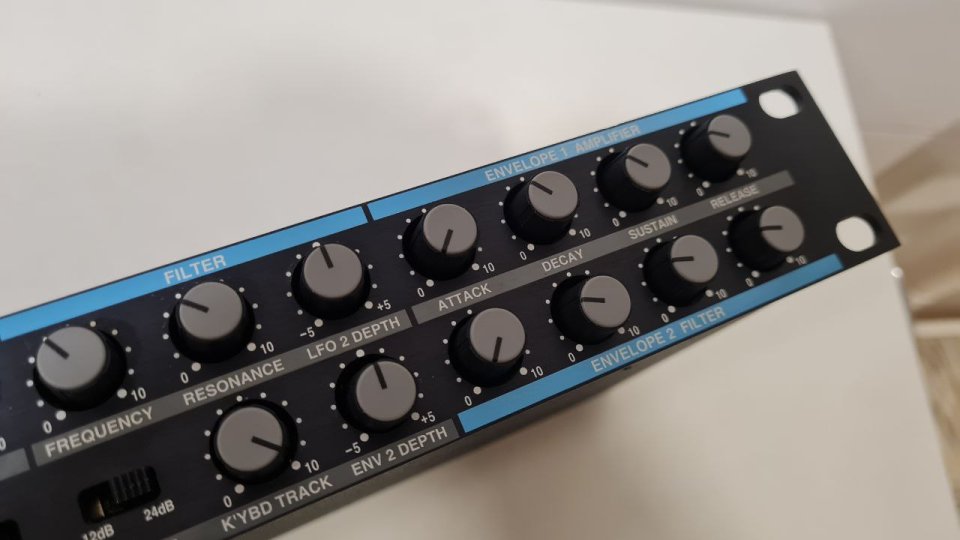 NOVATION Super Bass Station + M-AUDIO Firewire Audiophile (4-in, 6-out, MIDI) de regalo