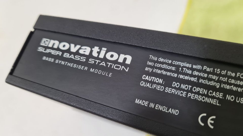 NOVATION Super Bass Station + M-AUDIO Firewire Audiophile (4-in, 6-out, MIDI) de regalo