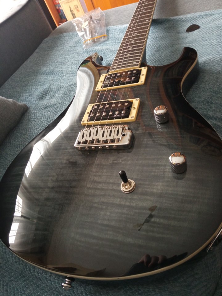 Harley Benton CST-24T Black Flame Deluxe Series de segunda mano · Foto 7 de 10 · Pontevedra · 160 €